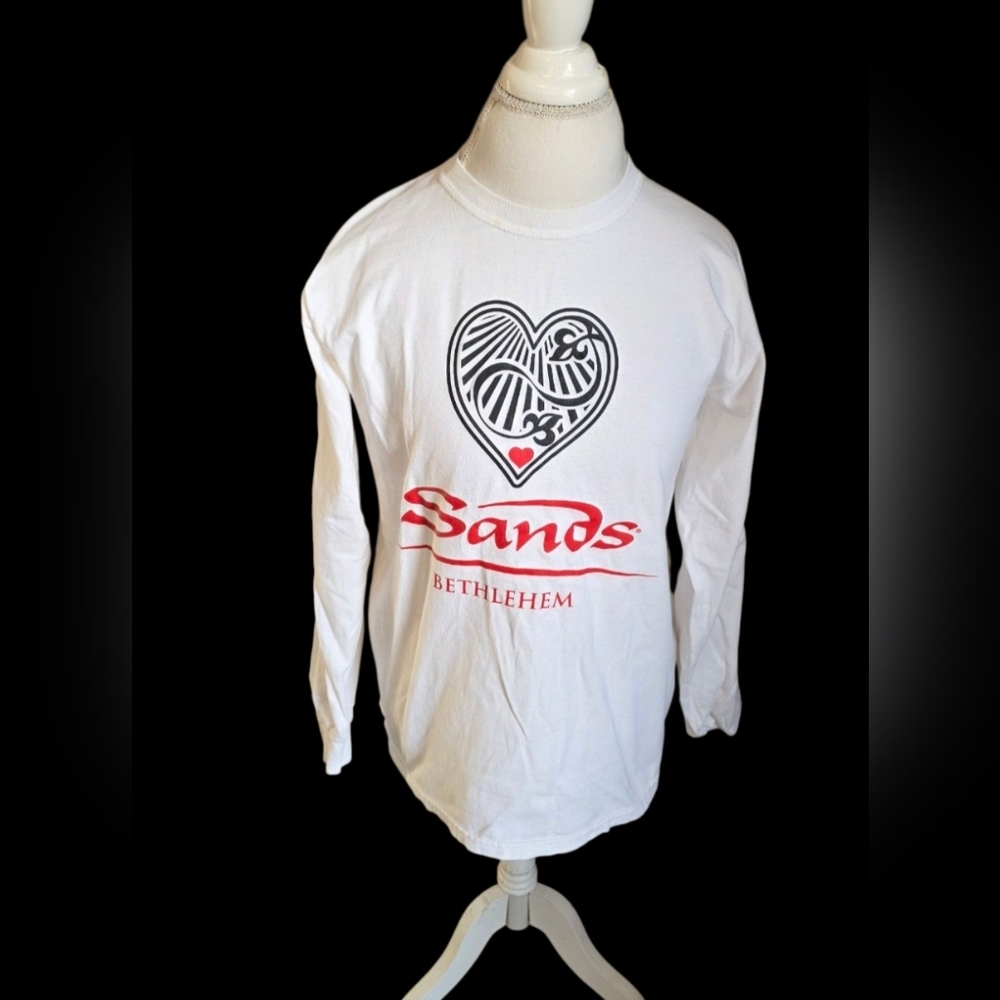 Gildan White Long Sleeve Tee with Sands Casino & Heart  Design Sz M